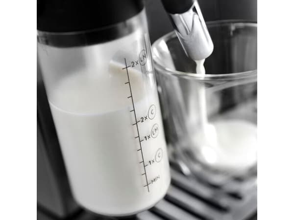De’Longhi Magnifica Evo ECAM290.81.TB, Espressokone, 1,8 L, Kahvipavut, Jauhettu kahvi, Sisäänrakennettu jauhin, 1450 W, Musta, Titaani