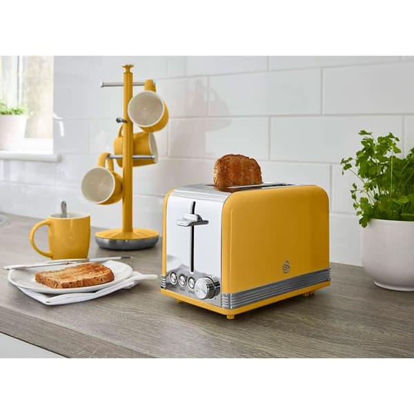 Retro Set Petit-Frukost Vattenkokare 1,8L Trådlös, Brödrost 2 Stora Skivor SWAN STP7050YELNEU 850W Gul 57928