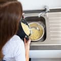 Miniatyrbild 3 av 6: Relaxdays pastasilar, inox, avrunnen med handtag, rund bas, avrunna sallad, grönsaker, nudlar, Ø 28 cm, silverfärgad