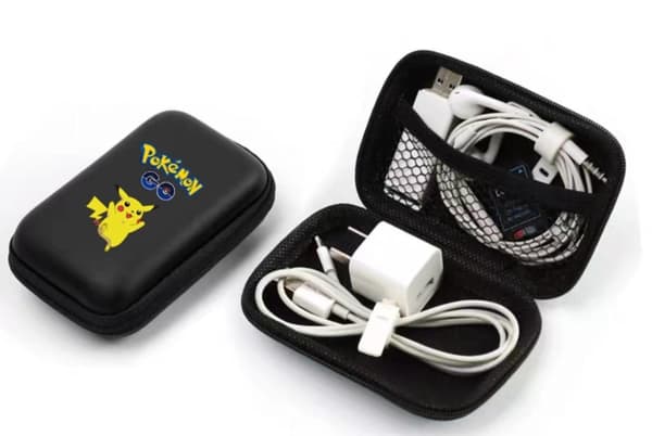 Pokemon Pikachu -pelikorttipidike Albumin kovakotelon