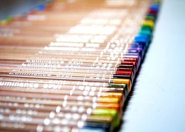 Caran d'ache - 6901 - Luminance Color Pencil Artist .876 Set med 3 färgpennor Burnt Ochre 50%