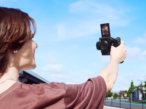 Sony ZV-1F - Digitalkamera - kompakt - 20.1 MP - 4K / 30 fps - ZEISS - Wi-Fi, Bluetooth - svart