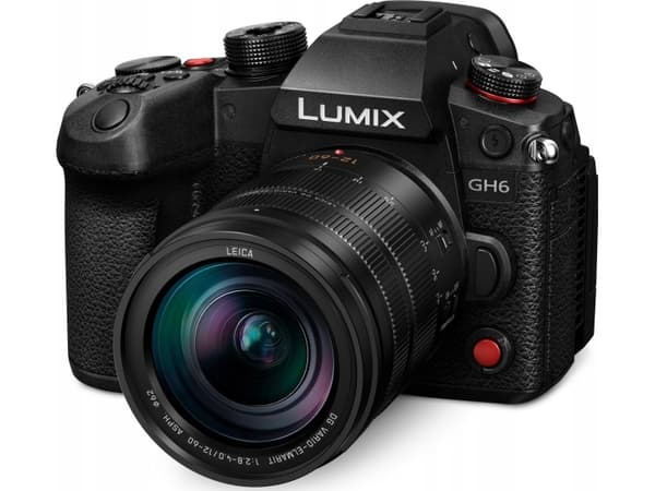 Panasonic Lumix GH6 + Leica DG Vario-Elmarit12-60mm / F2.8-4.0 ASPH. / Power O.I.S., 25,21 MP, 11552 x 8672 pikseliä, Live MOS, 5.8K, Kosketusnäyttö, musta