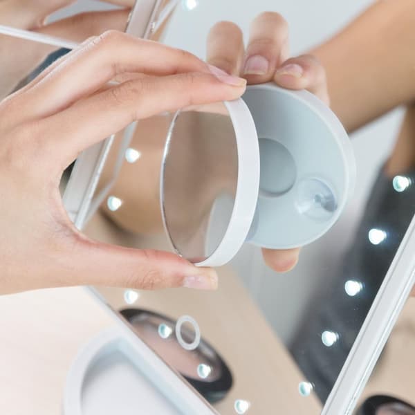 4-in-1 Suurennuslasi LED-valolla