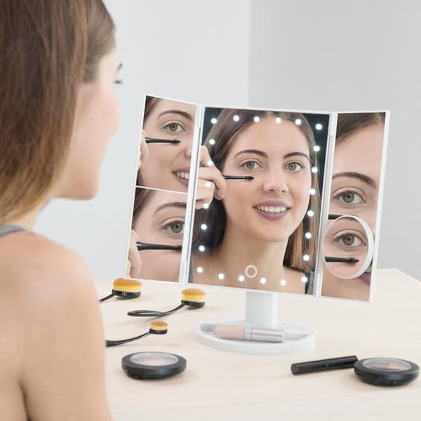 4-in-1 Suurennuslasi LED-valolla