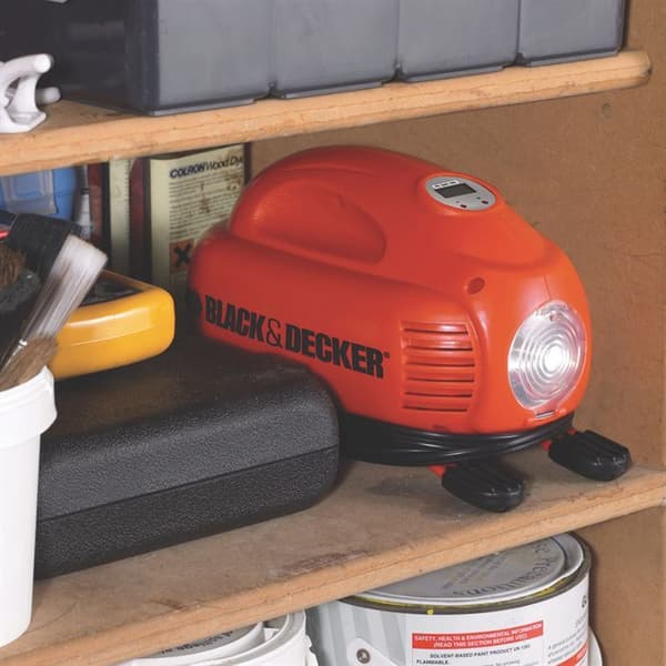 BLACK &amp; DECKER Kompressor 12 V 8,27 bar