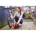 Miniatyrbild 5 av 5: BLACK+DECKER Trådbunden eller trådlös inflator-kompressor 18V / 220V - 11 bar/160 PSI (levereras med 3 nålar) - BDCINF18N-QS