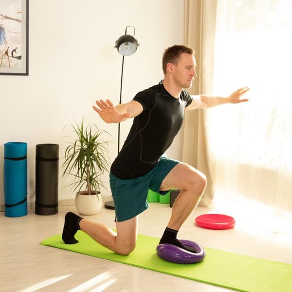 Relaxdays Luftkudde med piggar 33 cm luftpump balansfitness diskbalanskudde, röd