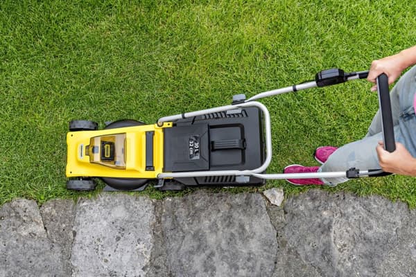 Batteridrevet plæneklipper KARCHER LMO 2-18 (1.445-400.0) Sort, Gul