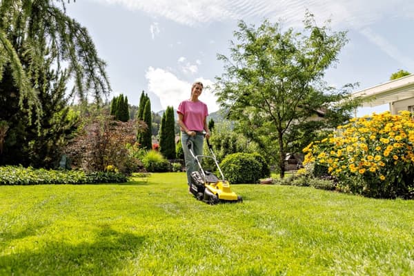 Batteridrevet plæneklipper KARCHER LMO 2-18 (1.445-400.0) Sort, Gul