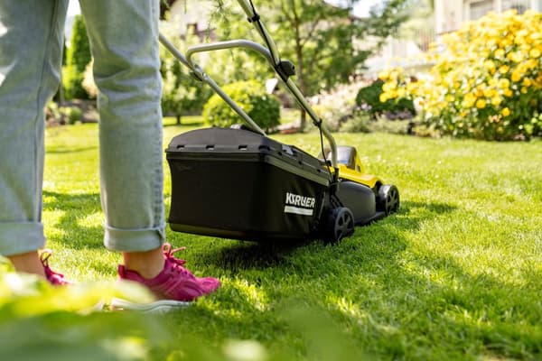 Batteridrevet plæneklipper KARCHER LMO 2-18 (1.445-400.0) Sort, Gul