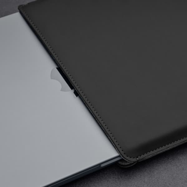 Woolnut Coated Sleeve - beskyttelseslomme til 16" MacBook Pro, sort