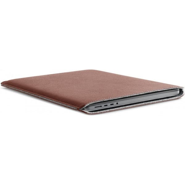 Woolnut Leather Sleeve - skyddsfodral till 16-tums MacBook Pro, konjak