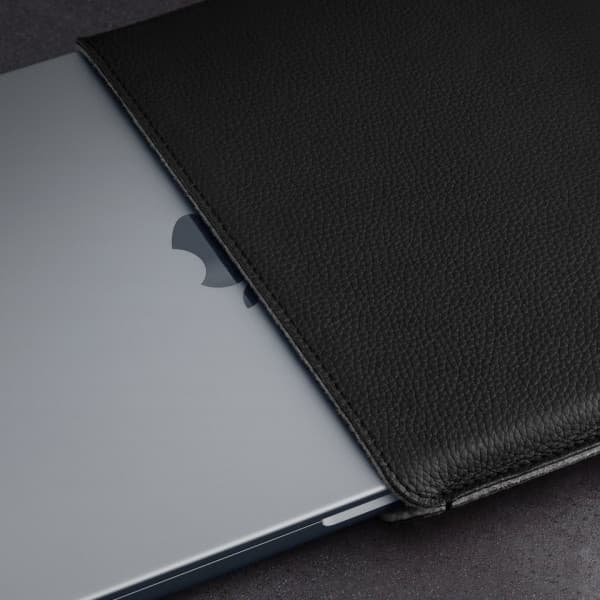 Woolnut Leather Sleeve -suojatasku 14" MacBook Pro, musta