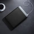 Miniatyrbild 8 av 9: Woolnut Leather Sleeve -skyddsfodral för 13-tums MacBook Pro & Air, svart