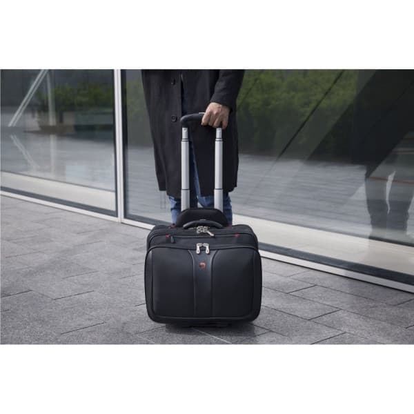 Wenger Patriot -laukkusetti 15,6"/17" laptoplle tietokoneelle, musta