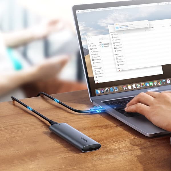 Fickfodral för M.2 SuperSpeed ​​​​10Gbps SSD-enhet + USB-C-kabel 0,5 m grå