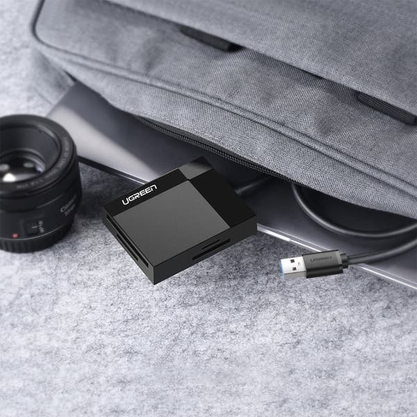 SD / micro SD / CF / MS-muistikortinlukija, USB 3.0 -liitin - musta