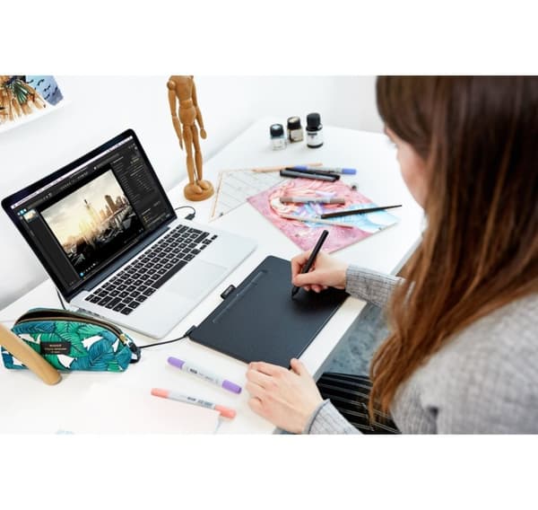 Wacom näytönohjain Intuos M Bluetooth, musta