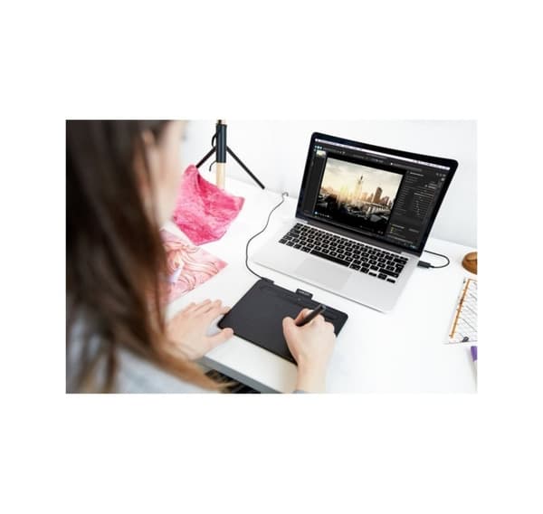 Wacom grafikplatta Intuos S Bluetooth, svart