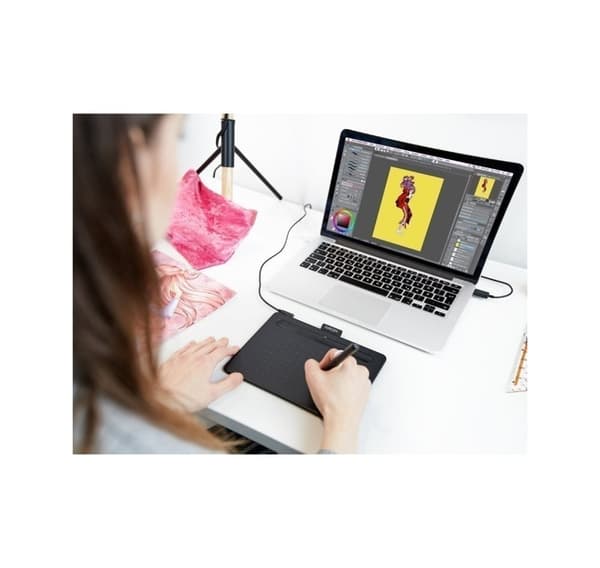 Wacom grafikplatta Intuos S Bluetooth, svart