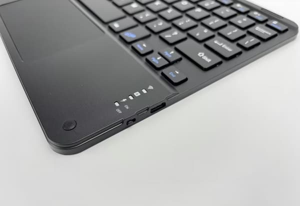 INF Suojakotelo irrotettavalla Bluetooth-näppäimistöllä iPadille iPad 10 10.9 Inches