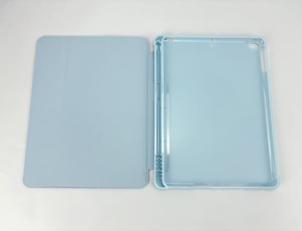 INF Skyddsfodral för iPad 17/18/Air1/Air2 - Blå Is (med pennfack)