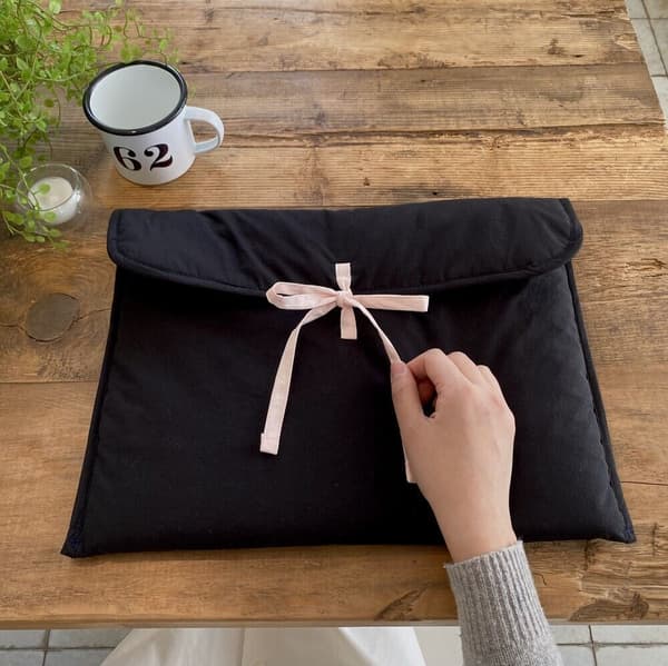 INF Laptop-sleeve med sløjfe, polstret iPad-etui