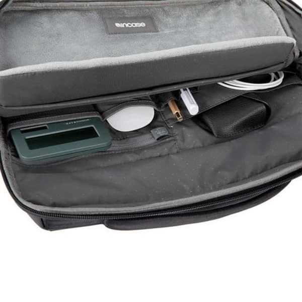 Zippad laptopväska för MacBook Pro / Air 13 tum / 14 tum i polyester Incase svart