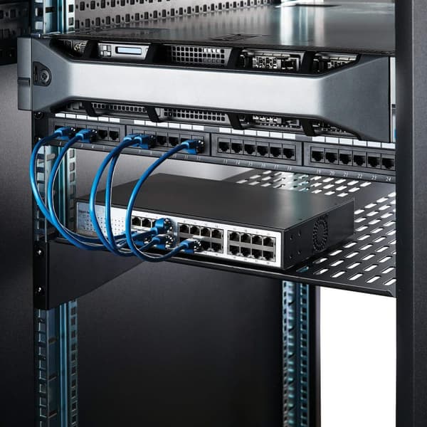 StarTech 2U 22 tommer ventilerende hylde - Rackmonterbar - Fast hylde Serverrack Serverskab - 22 kg