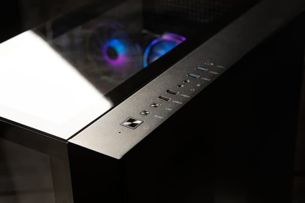 Shark RGBeast R704 Gaming PC/ R7-9800X3D , RTX 5070 Ti 16G, 2TB NVMe , 32GB DDR5, Watercooler, 850W, Windows 11 home