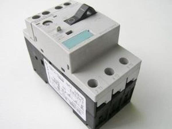 Siemens 3RV1011-1BA10 Strömbrytare 1 stycke(r) 3x NO Inställningsområde (ström): 1,4 - 2 A Omkopplingsspänning (max.): 690 V/AC (BxHxD) 45 x 90 x 81 m