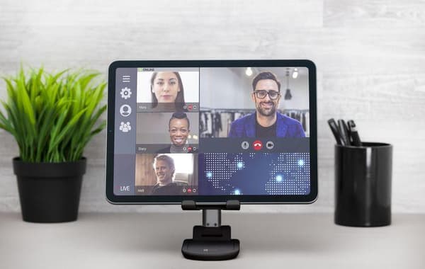 Cellularline pöytäteline Passiivinen pidike Matkapuhelin/älypuhelin - Tablet/UMPC musta (TABLESTANDK)