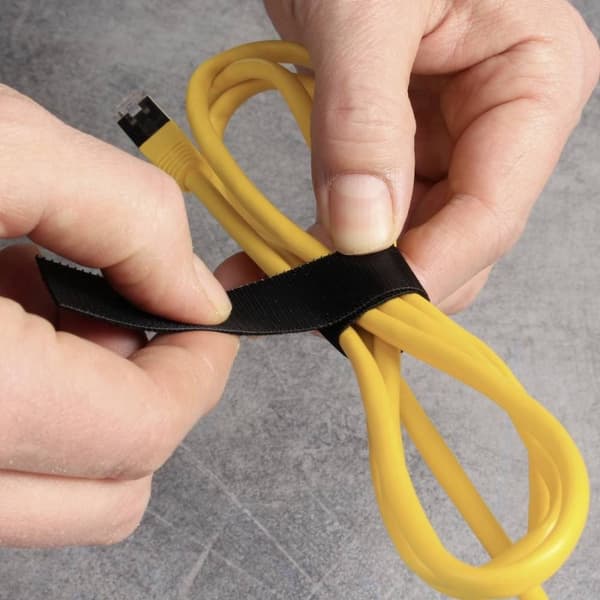 Quadrios 23CA191 Velcro Til bundtning af krog og løkkedel (lxb) 10 m x 20 mm Sort 10 m