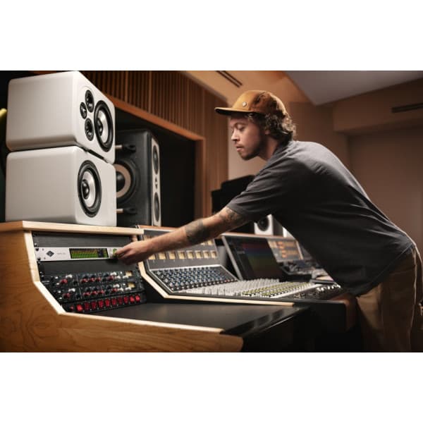 Universal Audio Apollo x16 Gen 2 ESS+ -ljudkort för Thunderbolt 3