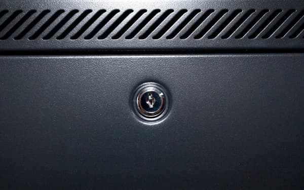 12U mini serverskab med perforeret låge 600x600x720mm (BxDxH)