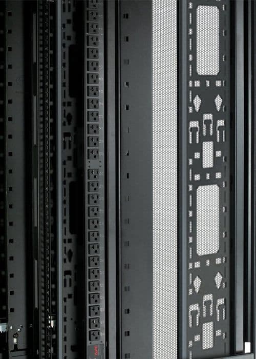 APC NetShelter SX 42U 600 mm bred x 1070 mm djup …