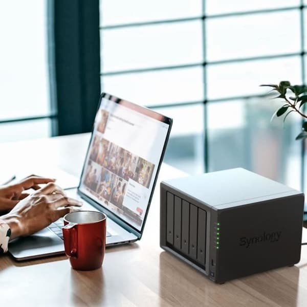 SYNOLOGY 5-fack expanderbar NAS-server - DS1522+