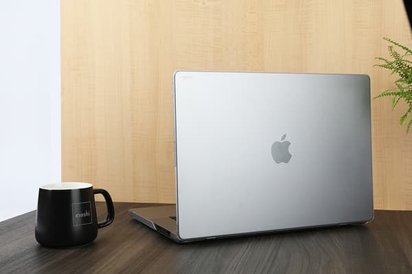Moshi iGlaze Hardshell -kotelo - MacBook Air 13,6" M3 (2024) / M2 (2022) kansi (Stealth Black)