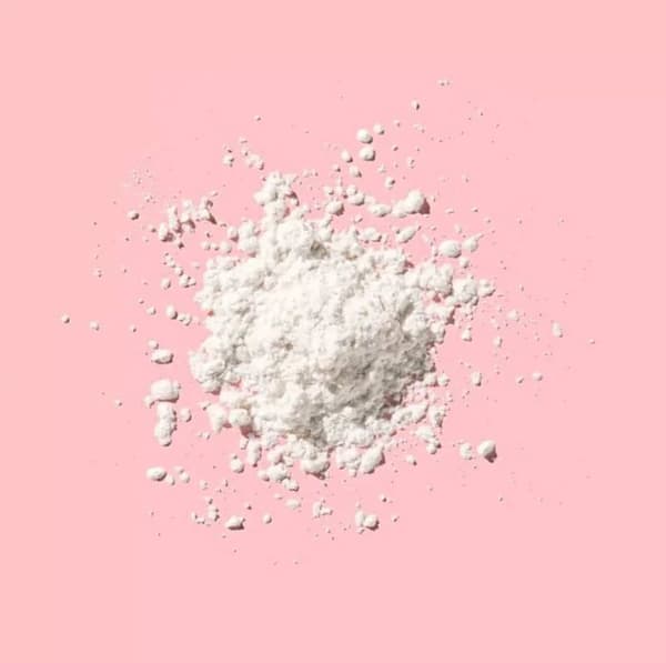 Puder Fri - Essence - Fixera &amp; Håller 14h - Vattentålig - Vegansk - Hållbarhet 24h