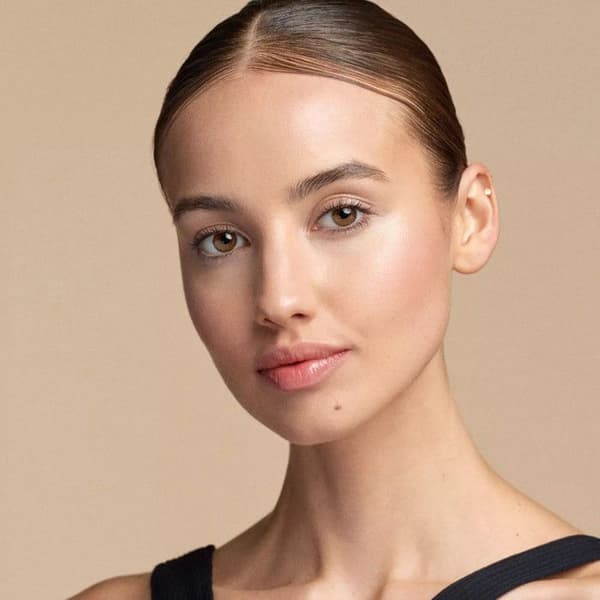 Catrice - All Over Glow Tint Treatment - 10 strålande diamant