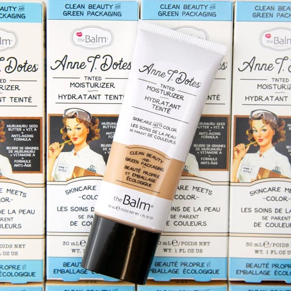 TheBalm® Anne T. Dote Tinted Fuktkräm 18 Light Medium 30 ml