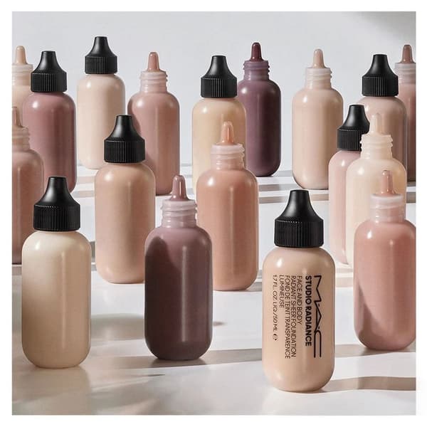 MAC® Studio Radiance Face & Body Foundation W1 50 ml