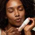 Pikkukuva 2 / 2: Nestemäinen meikin pohjustusaine Sensilis SKIN GLOW Nº 02 Beige 30 ml