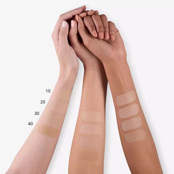 Anticerne - ESSENCE - Stanna hela dagen 14h - 40 Varm Beige - Vegansk - Vattentålig