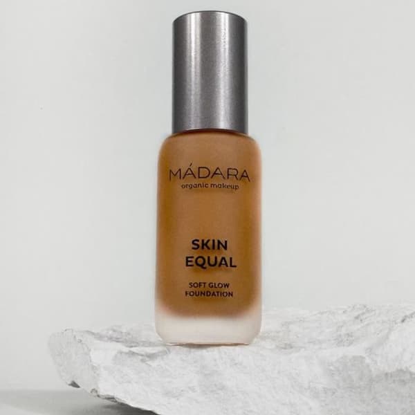 Madara Skin Equal 80 foundation - fudge - 30 ml