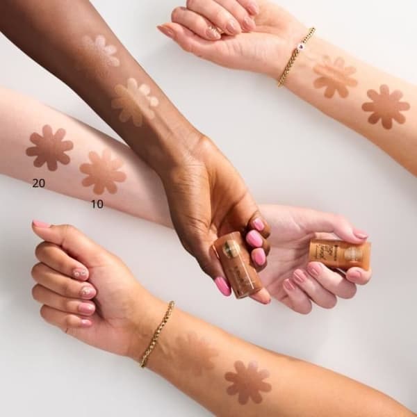 Essence - Bronzer i stick med glimmer Baby Got Bronze Shimmering Bronzer - 10 Golden Hour