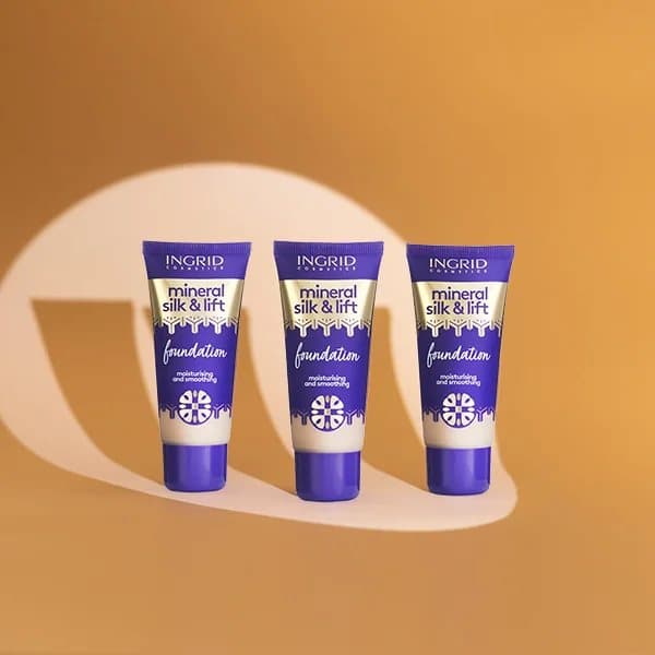 I Fugtgivende og udglatnende FOUNDATION MINERAL SILK & LIFT 029 - PORCELÆN