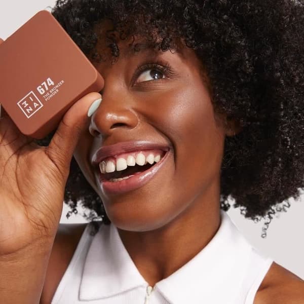 3INA MAKEUP Bronzer Powder 674 Marron Foncé - Vegansk - Bronzer Pulver 674 - Marron foncé - 2i1 Bronzer Highlighter Pulver -