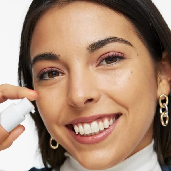 Fond de teint 3INA MAKEUP - The 24h Foundation 645 - Gyllene med Gul Undertone - Täckande Foundation för Imperfektioner -